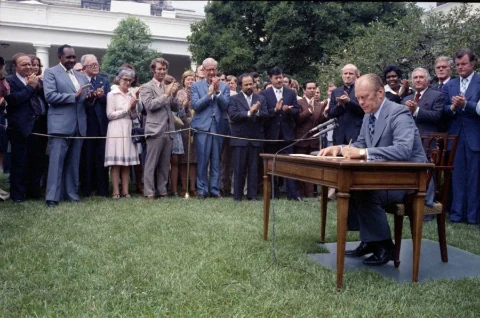 Photo · President Ford signs the Voting Rights Act extension, Rose Garden
